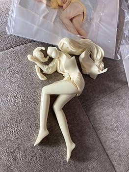 Amazon.co.jp: jミスマル・ユリカ 寝姿 1/8スケール）未組立 全8